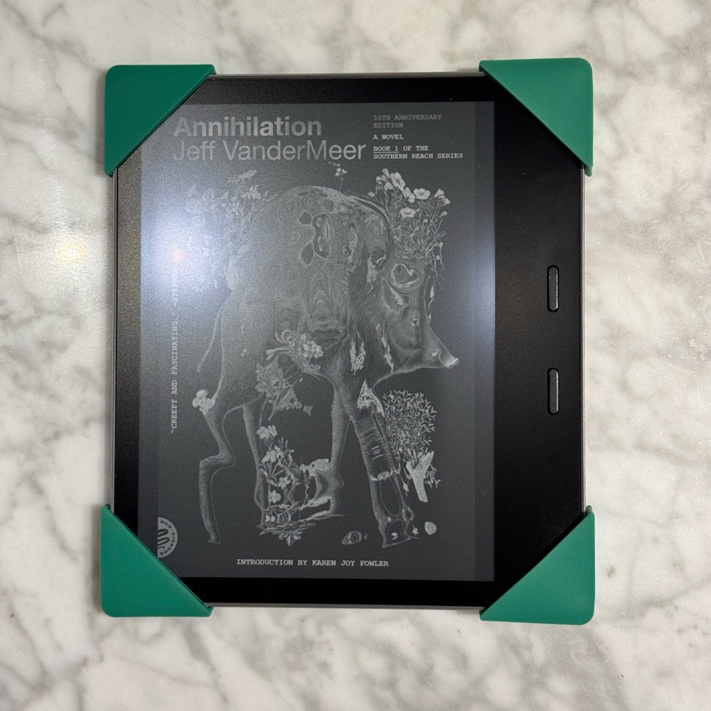 Pristine 10th gen Kindle Oasis 8 gig, no ads